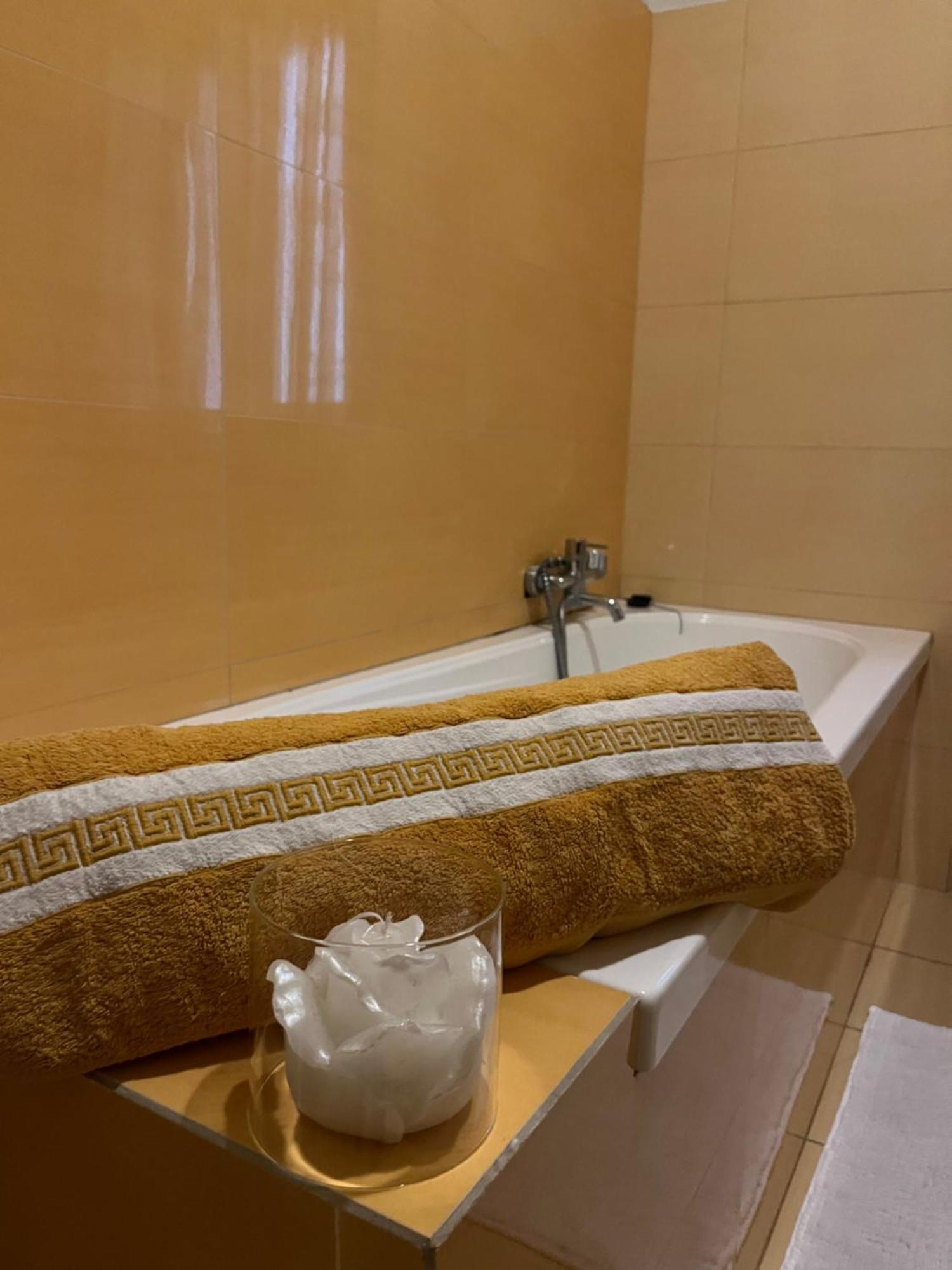 Appartamento Centro Storico Eleganza E Lusso Nel Monferrato Casale Monferrato Esterno foto